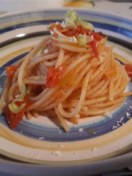 Spaghetti al porro e pomodorini