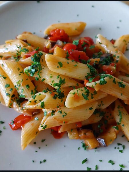 Penne con melanzane e pomodorini