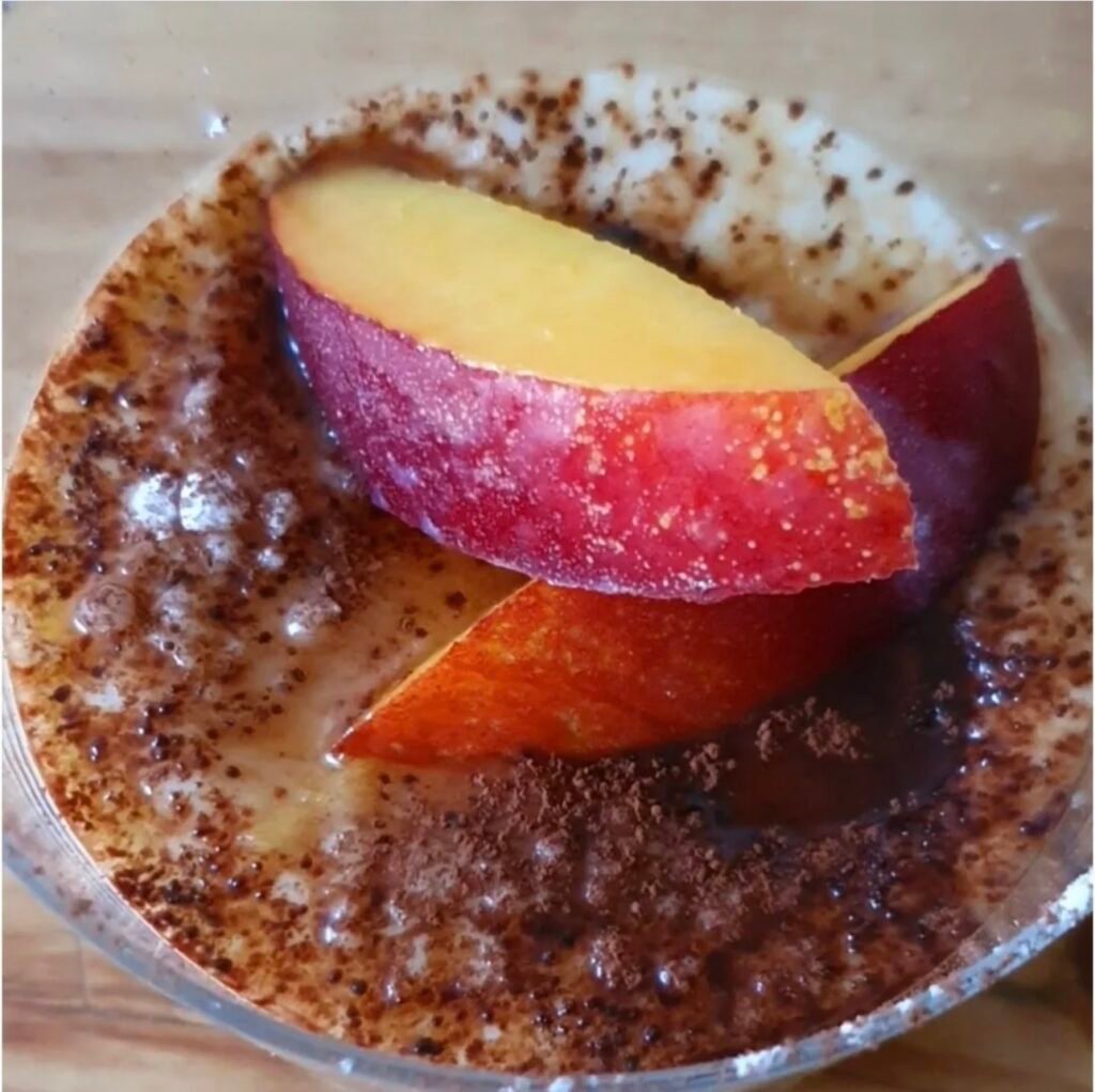 Crema pasticcera al cacao e pesche